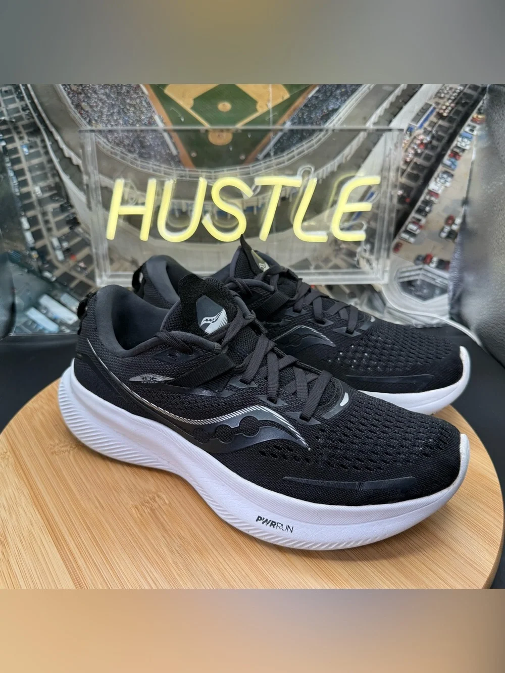 Saucony Ride 15 Women’s Running Shoes Black /White Size 7.5